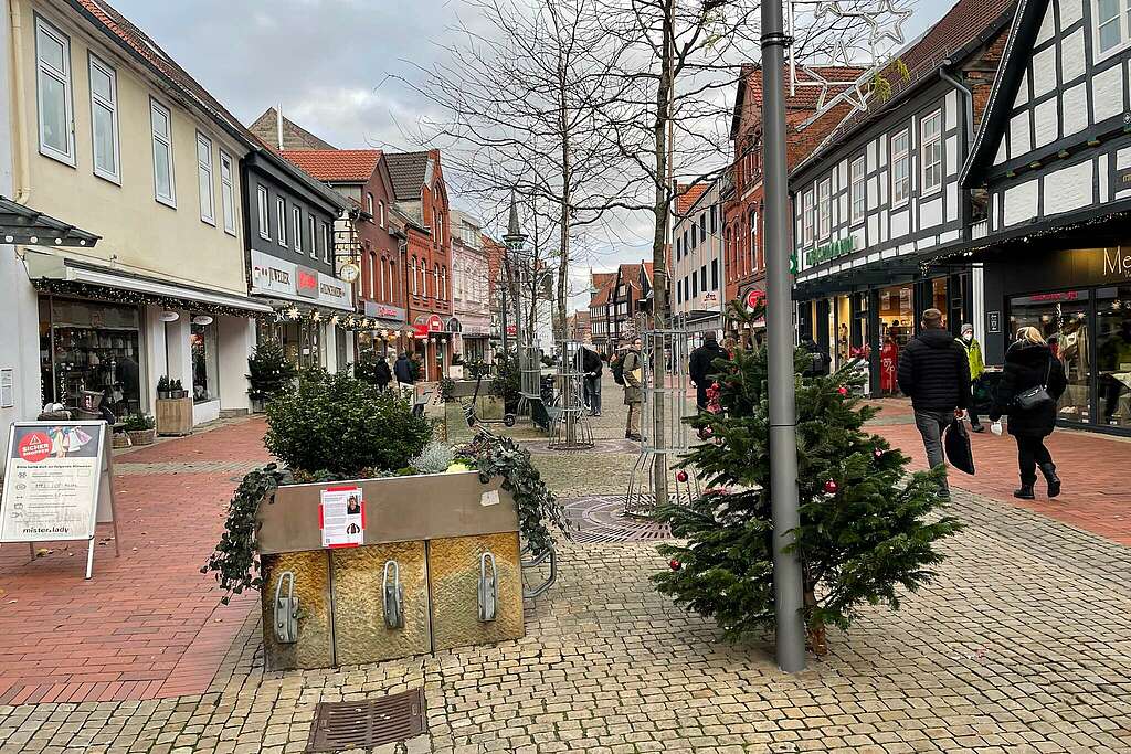 Blick in die Lange Straße, die zentrale Einkaufsstraße der Innenstadt
