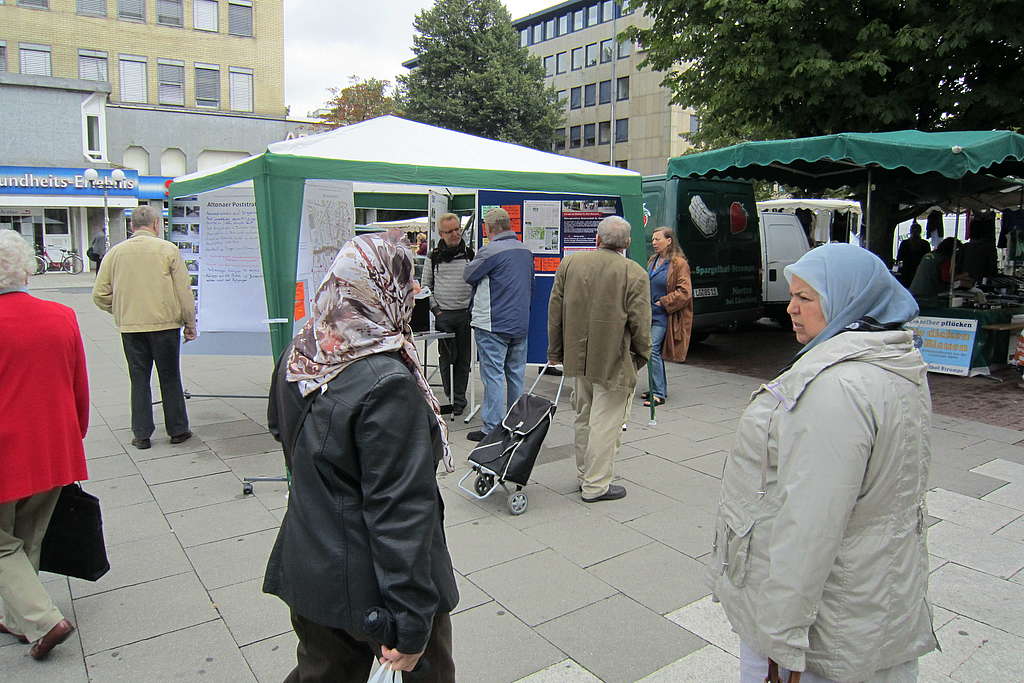 "Freiraum und Mobilität für ätere Menschen" Zelt mit Personen